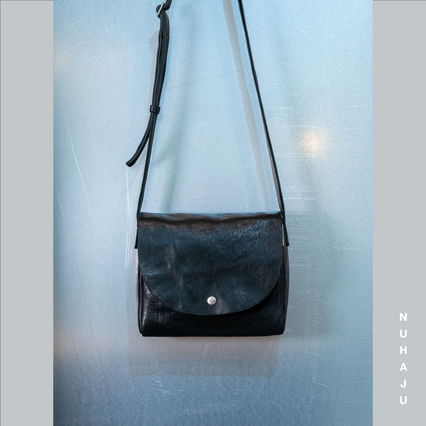 flap bag (black)