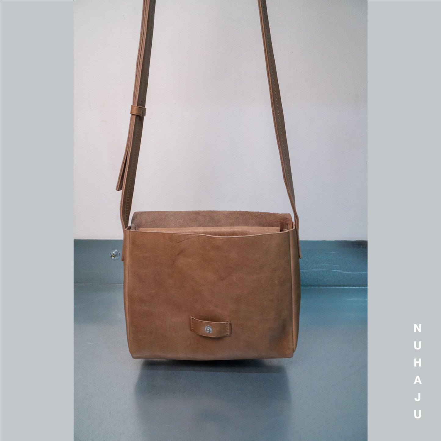 flap bag (taupe)