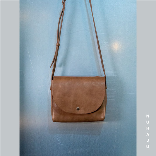 flap bag (taupe)