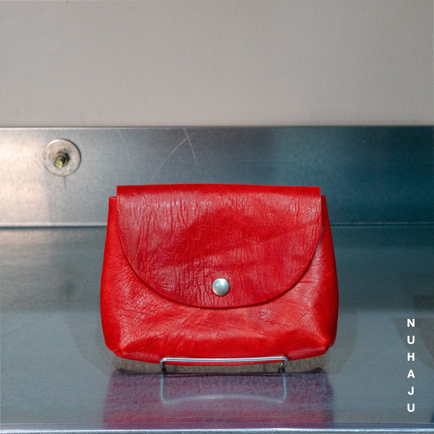 flap pouch (red)