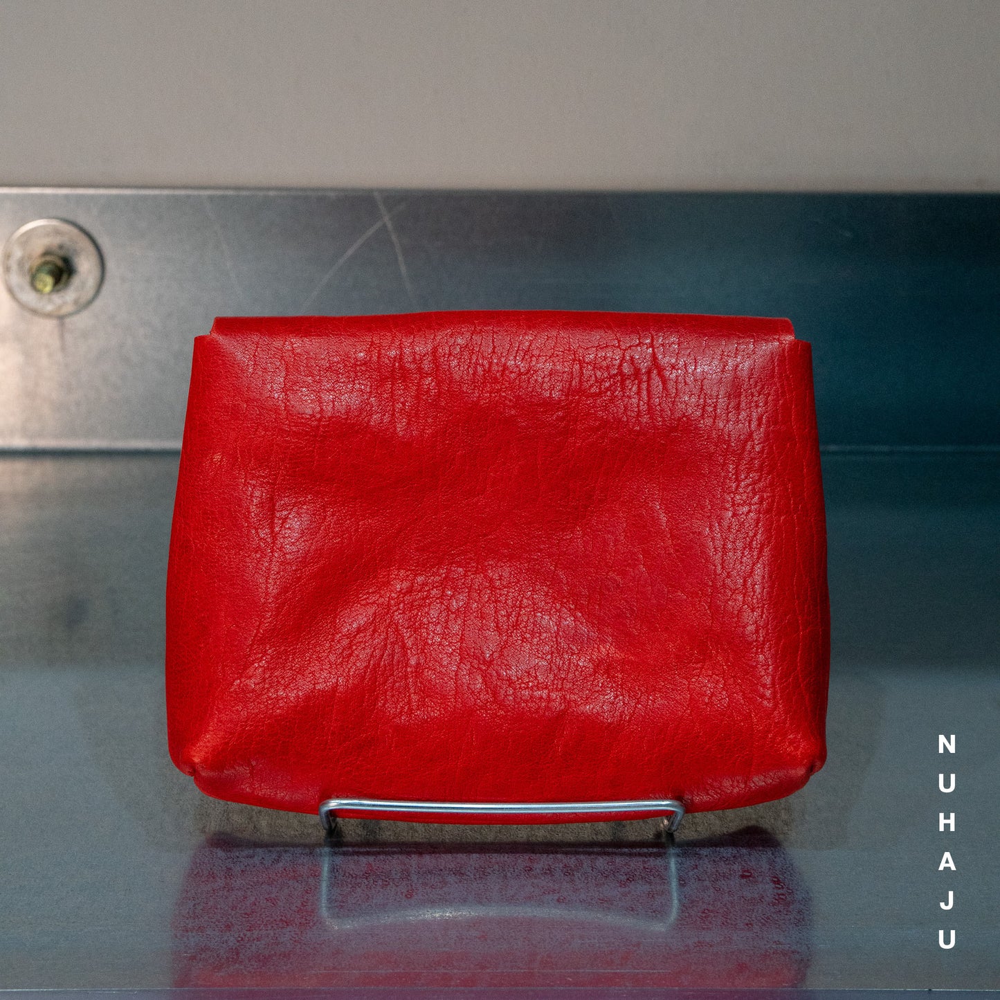 flap pouch (red)