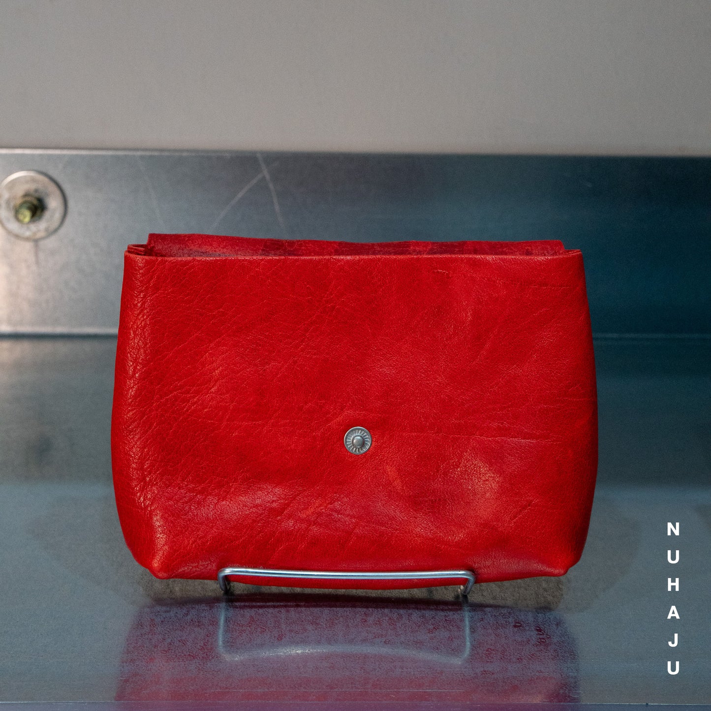 flap pouch (red)