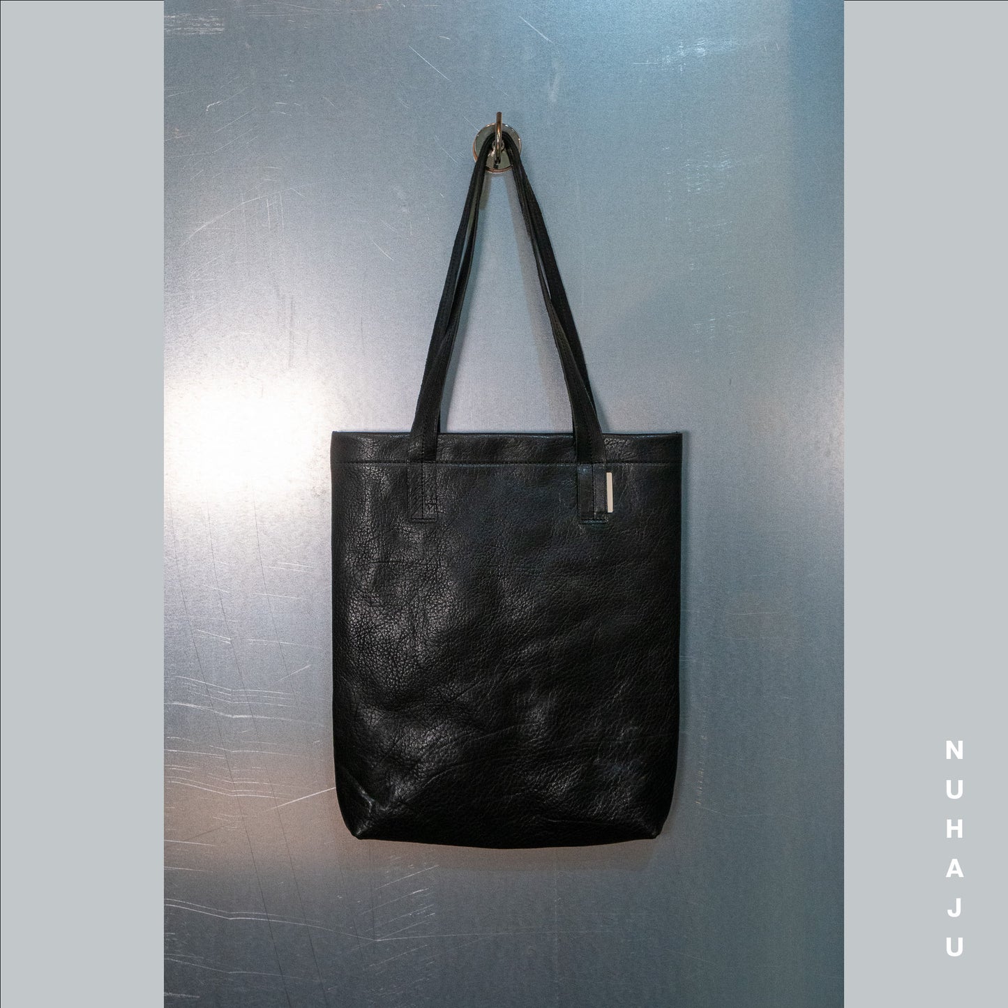 slim tote (black)